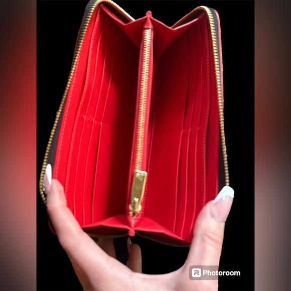 Christian Louboutin cheetah full zip around long wallet! LIKE NEW!! - Picture 6 of 8